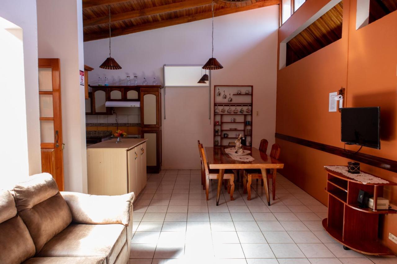 Hostel Bouganvilia Bed And Breakfast San Ramón Zewnętrze zdjęcie
