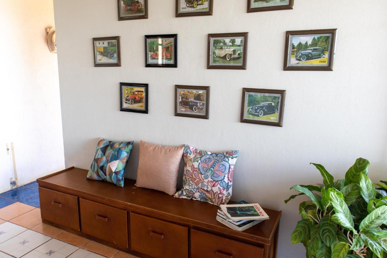 Hostel Bouganvilia Bed And Breakfast San Ramón Zewnętrze zdjęcie