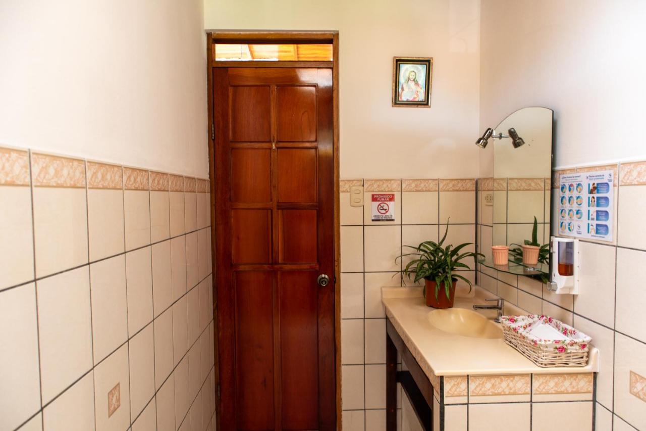 Hostel Bouganvilia Bed And Breakfast San Ramón Zewnętrze zdjęcie